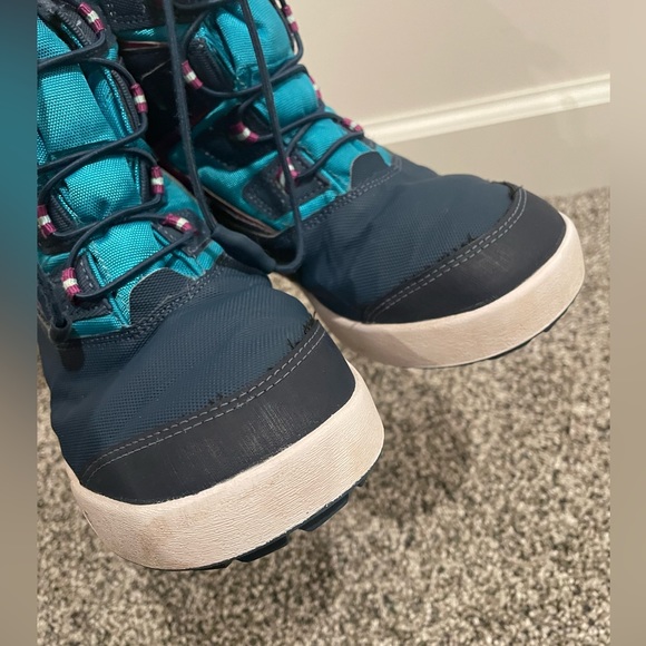 Merrell big kids snow boots, size 5 - Picture 7 of 11